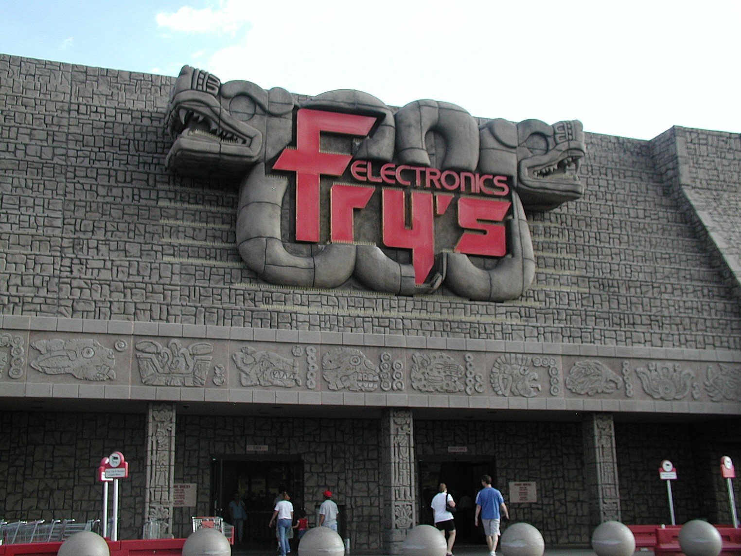 Phoenix police station taking over old Fry’s Electronics building