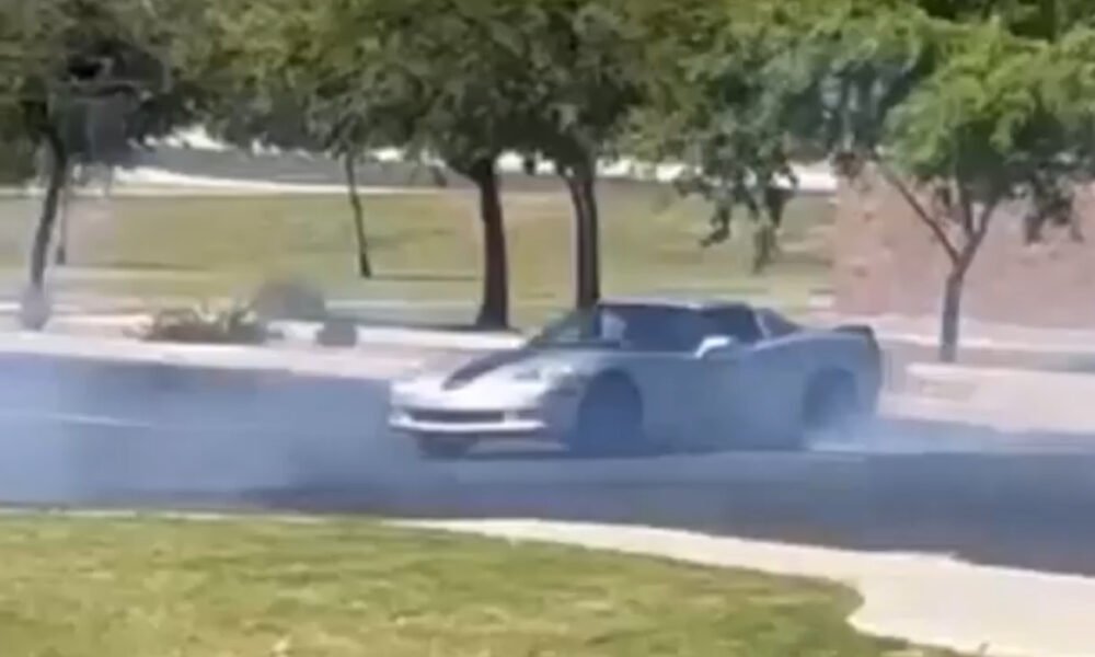 Video: Corvette driver’s donuts in Tortosa intersection scares neighbors