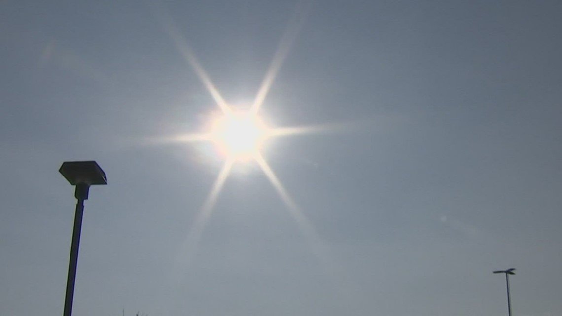 How does exposure to extreme heat affect mental health