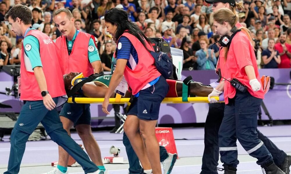 Men's steeplechase final: Ethiopian world record takes hard fall, carried away on a stretcher