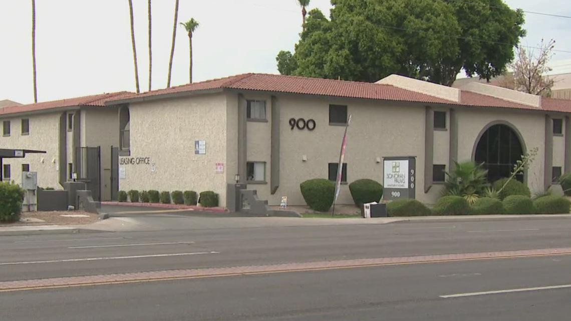 'It’s been hell living here': Mesa apartment without AC for more than a month, tenants claim