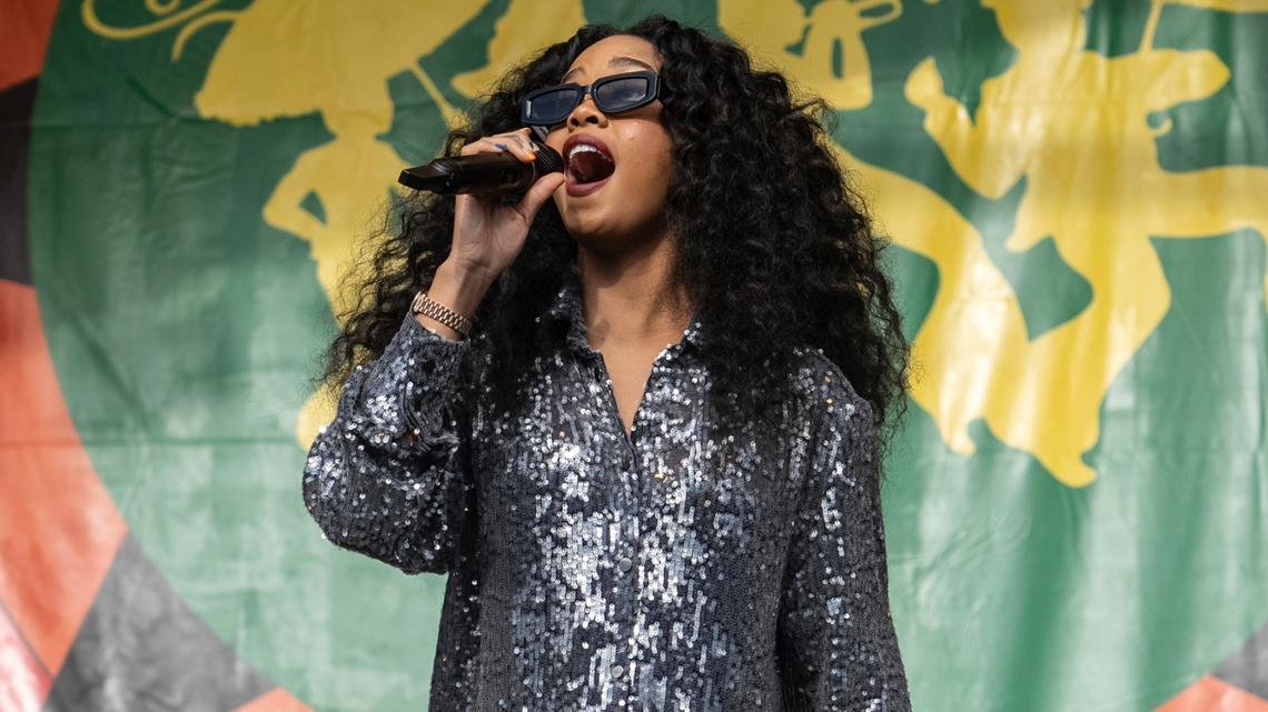 H.E.R. will sing at the Paris Olympics' Closing Ceremony as part of the handover to Los Angeles