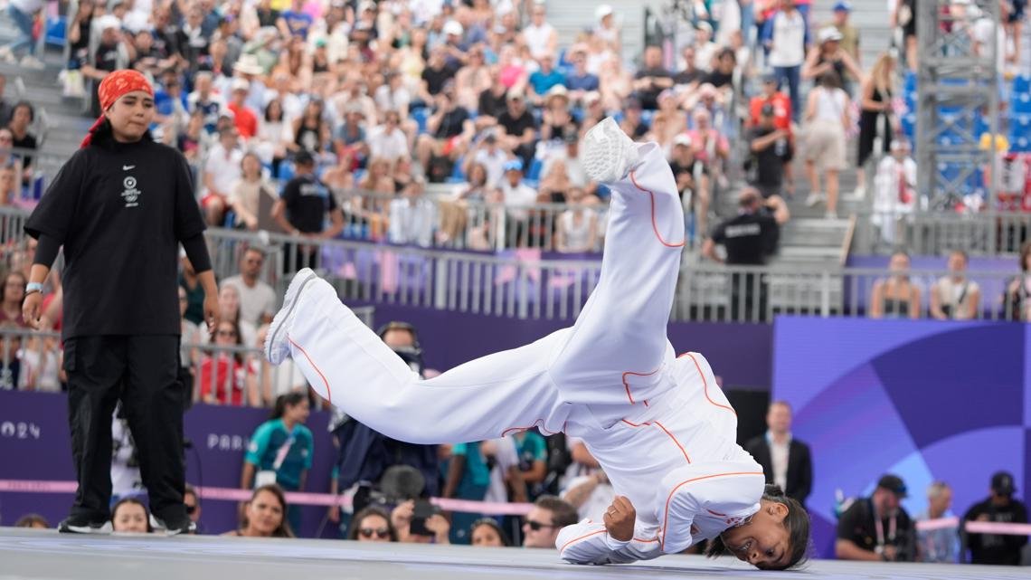 US b-girls knocked out of medal contention in first-ever Olympic breaking competition