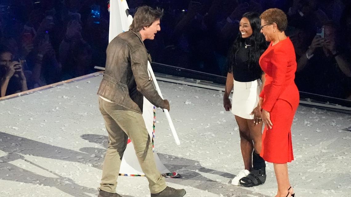 Why Simone Biles was wearing a boot at the Closing Ceremony