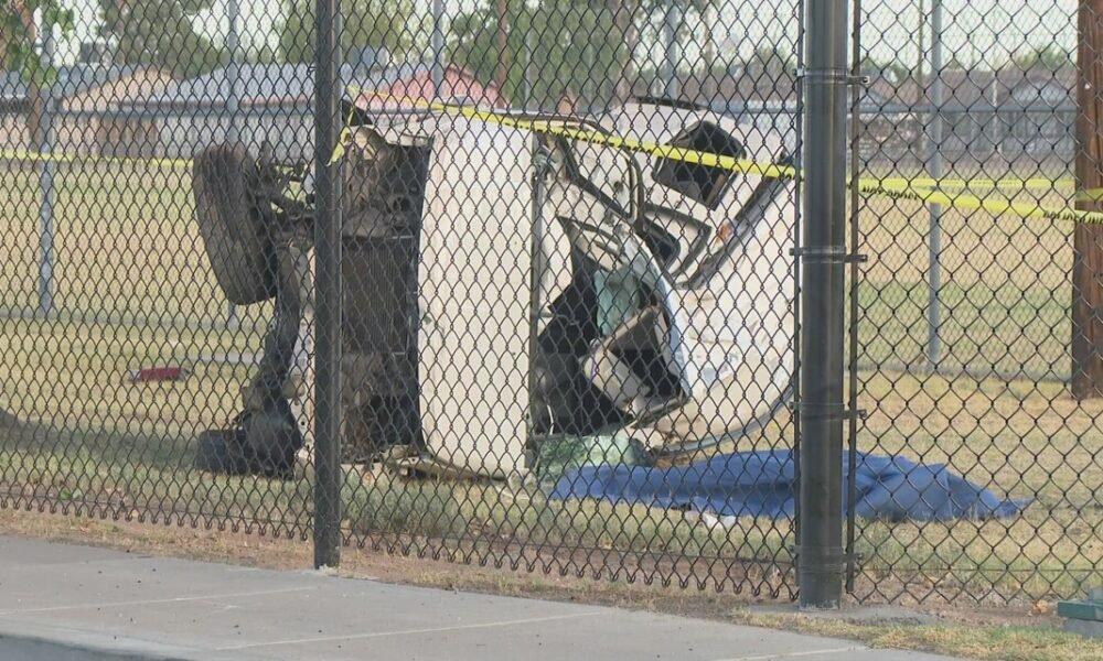 1 teen killed, another injured in rollover wreck in Phoenix