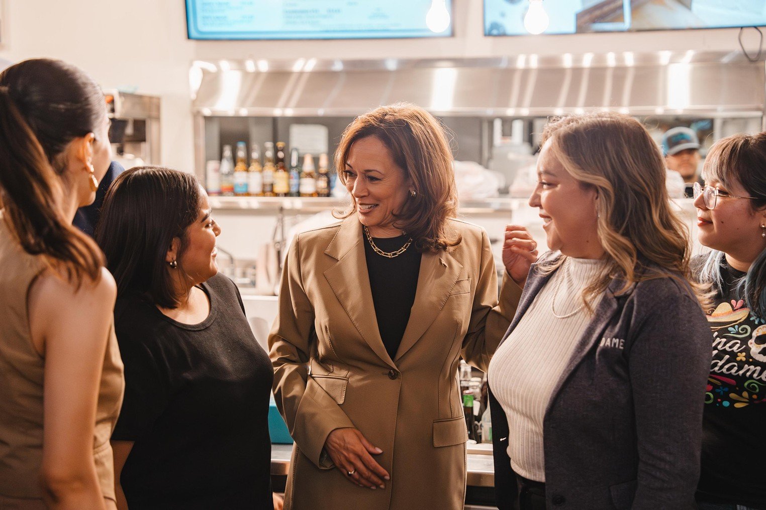 Harris, Walz visited 2 Phoenix restaurants on recent campaign stop