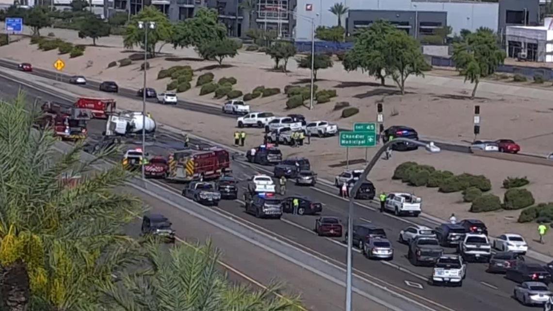 Rollover crash on Loop 202 in Gilbert causes traffic delays