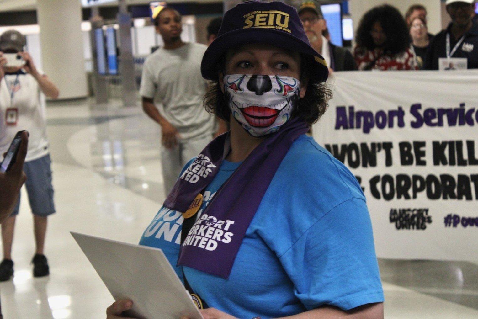 Phoenix Sky Harbor airport workers demand more heat protections