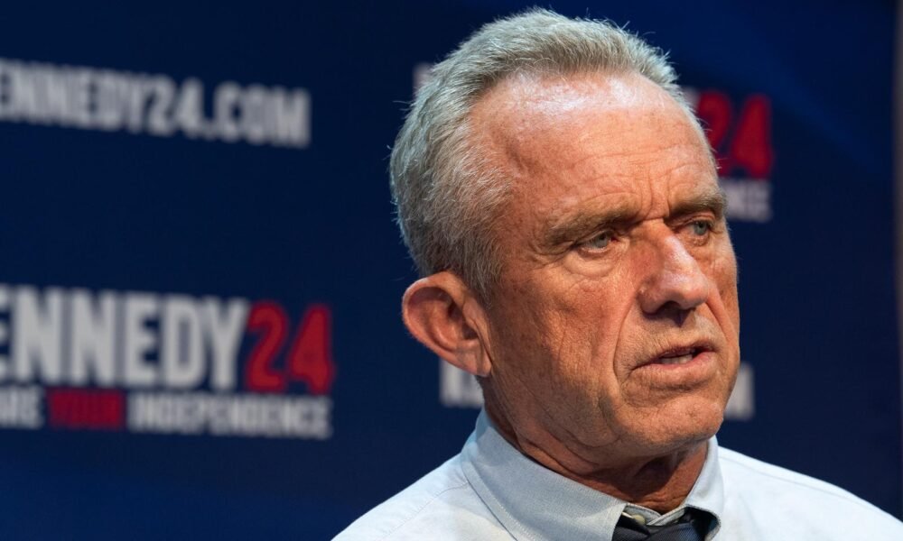 Robert F. Kennedy Jr. suspends presidential bid, backs Trump