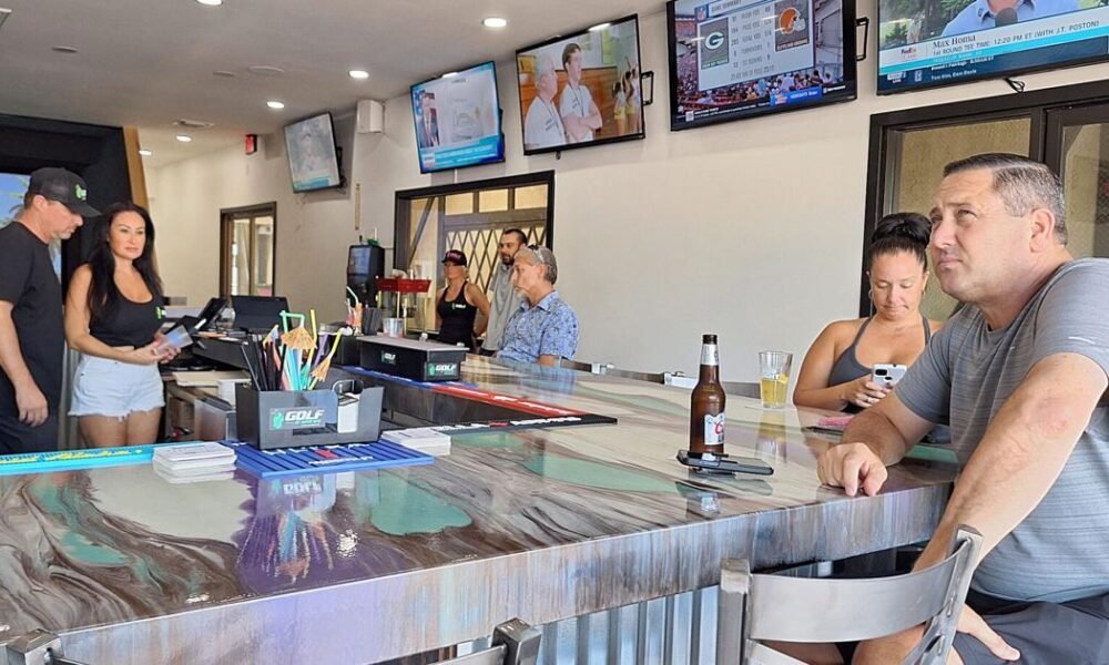 Havasu’s newest Main Street establishment Golf n’ Brews serves up indoor fun