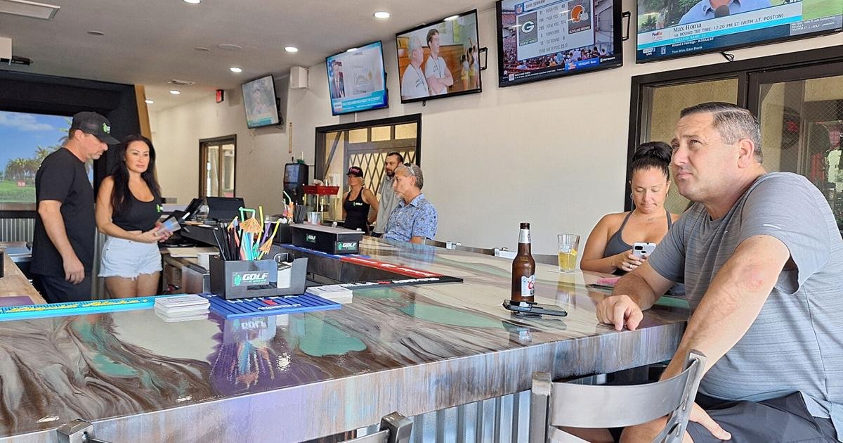 Havasu’s newest Main Street establishment Golf n’ Brews serves up indoor fun