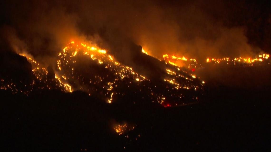 Evacuation ordered for 12,000-acre Canyon Lake area due to Siphon Fire