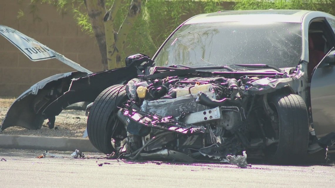 Police identify 2 victims of deadly crash in north Phoenix