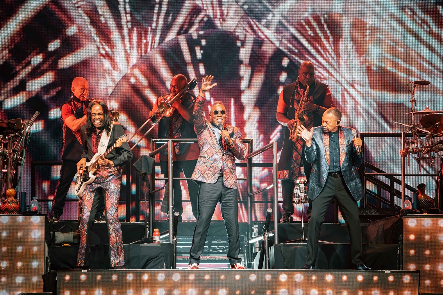 Photos: Phoenix concert with Earth, Wind & Fire and Chicago