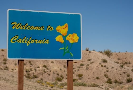 California welcome sign