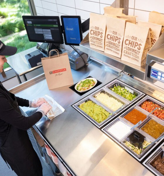 Data, pilot projects showing food service robots may not threaten jobs