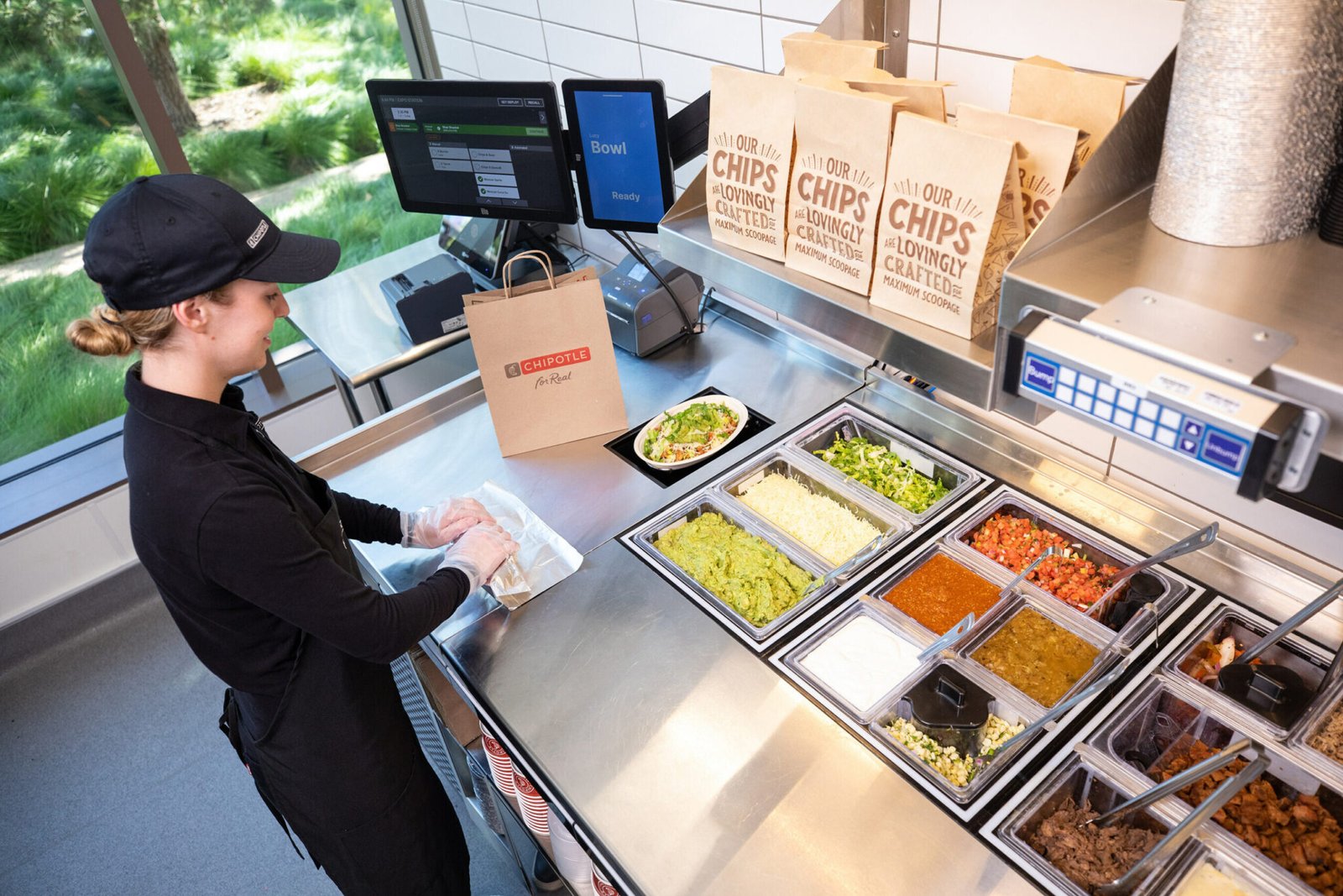 Data, pilot projects showing food service robots may not threaten jobs