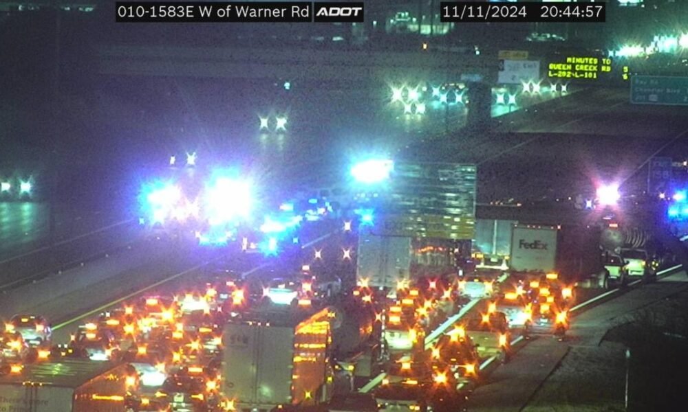 Crash closes eastbound lanes of I-10 in Phoenix