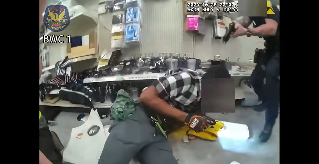 Video: Phoenix police kill man after struggle in Dollar Tree store