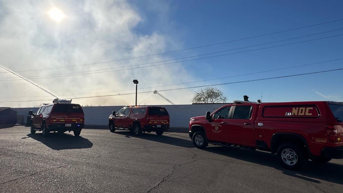 Seeing smoke? Mulch fire sends smoke into sky in Phoenix