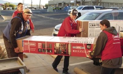 Hometown Heroes: Lowe’s decks out Havasu’s Vet Center for the holidays