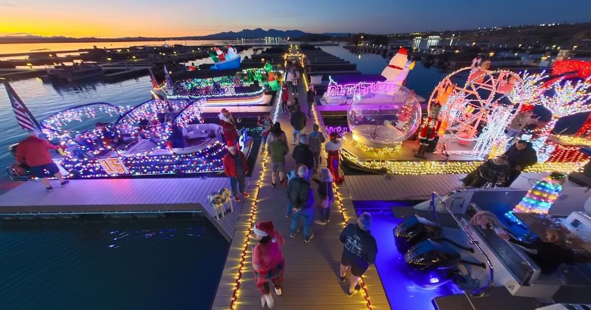 Boat glow offers prelude to Saturday Parade of Lights