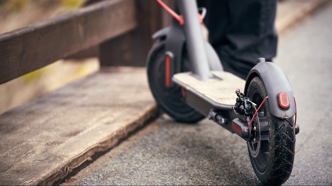 A los jóvenes de 16 años se les permitirá conducir patines eléctricos en Phoenix