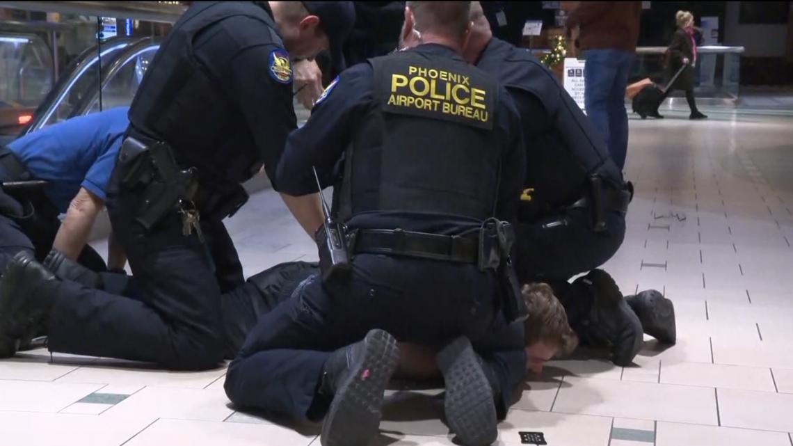 Man tackled by police after showing up armed at Sky Harbor airport after shooting