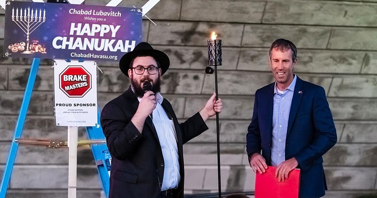 Jewish community prepares for Hanukkah celebration beneath the London Bridge