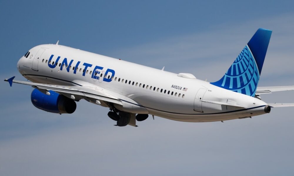 United Airlines flight to Phoenix makes emergency landing after crew reports smoke in the cockpit