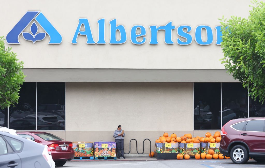 Judges in Oregon, Washington, block Kroger-Albertsons supermarket merger