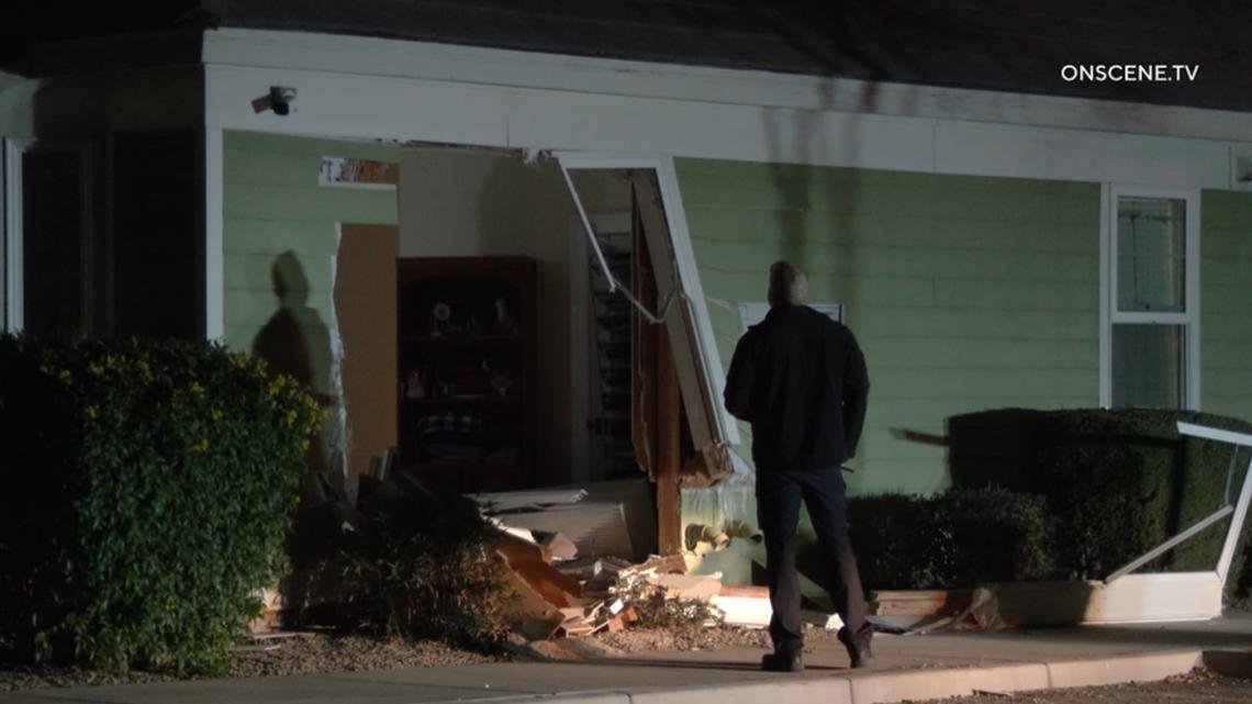 Driver flees scene of crash into building that killed 88-year-old woman, Gilbert PD says