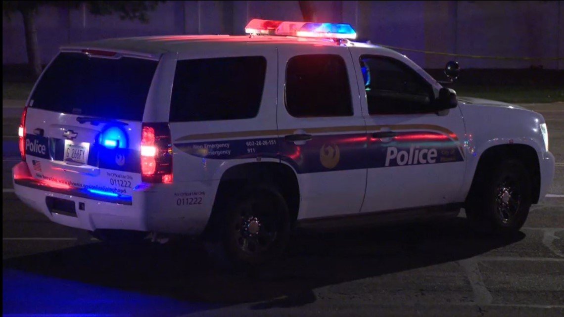 Man dies after he was found shot in a Phoenix alleyway