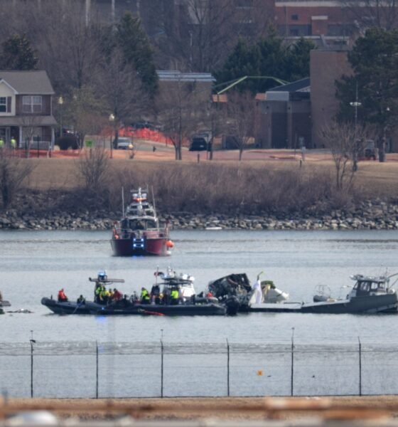 Emergency response units search the crash site of an American Airlines plane on the Potomac River on Jan. 30, 2025, after the plane crashed on approach to Reagan National Airport just outside Washington, D.C. (Photo by Kayla Bartkowski/Getty Images)