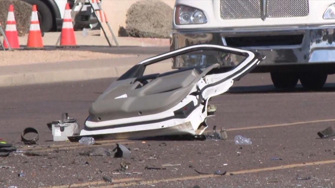 Two dead, two children injured in Mesa crash