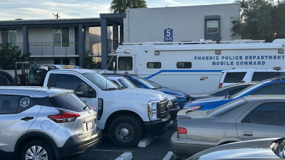 Police investigating deadly shooting at west Phoenix apartment complex