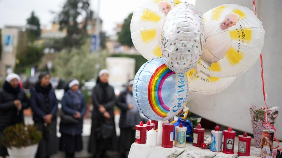 ‘Pequeña mejoría’ en la salud del Papa Francisco informa el Vaticano