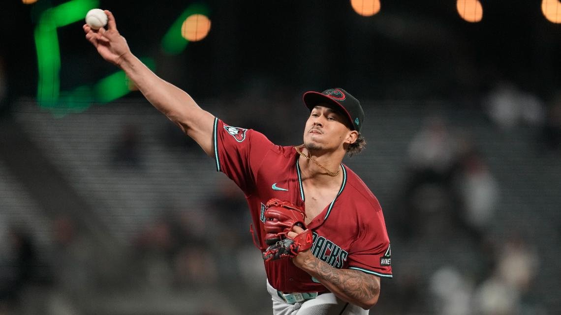 As Diamondbacks continue to search for a closer, the team signs Justin Martinez to a 5-year, $18M extension