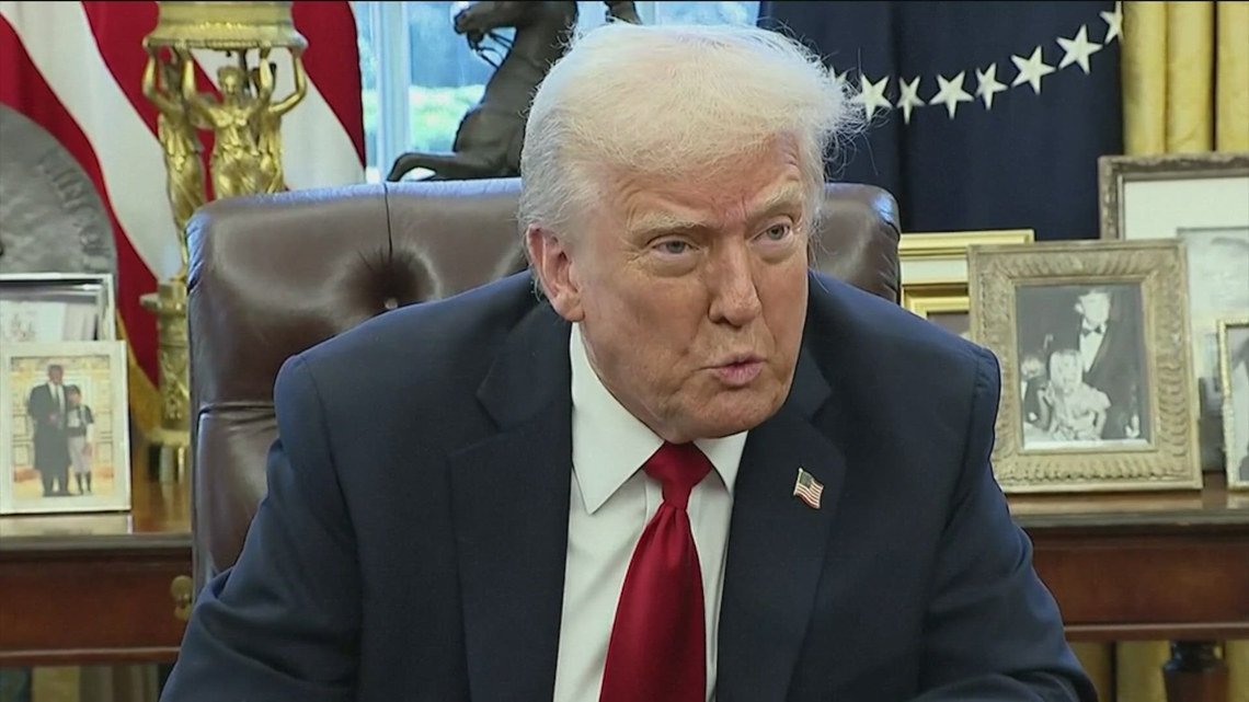 Trump impone arancel de 25% a vehículos extranjeros para fortalecer la industria estadounidense