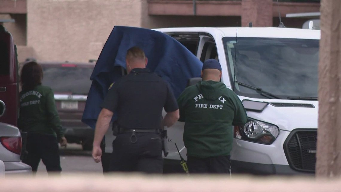 1-year-old found unresponsive in bathtub in west Phoenix expected to survive, authorities say