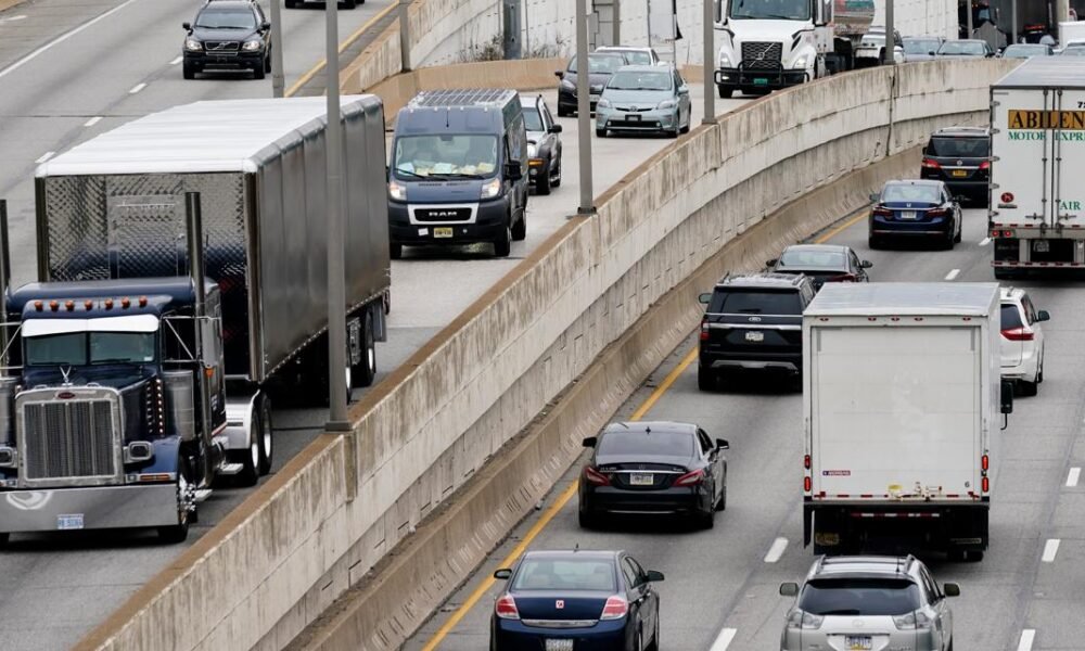 Dominio del idioma inglés es lo que la nueva orden de Trump requiere de los camioneros