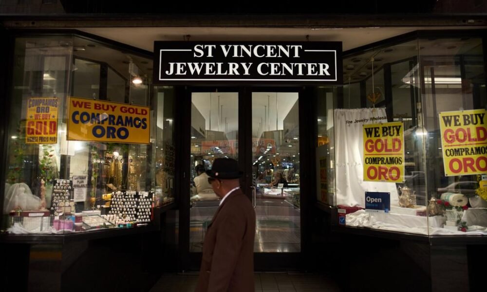 Economic jitters and soaring gold prices create a frenzy for US jewelry merchants