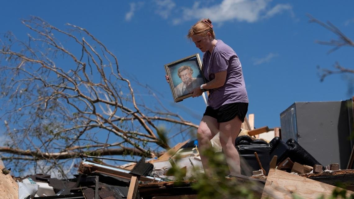 At least 18 killed as severe weather lashes Kentucky, and 9 more die elsewhere