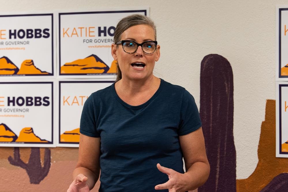 Hobbs blocks GOP bill requiring Az governments to help with Trump deportations