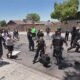 Se desató una escena de confrontación luego de que la policía de Peoria a entregara una orden de registro en el oeste del Valle