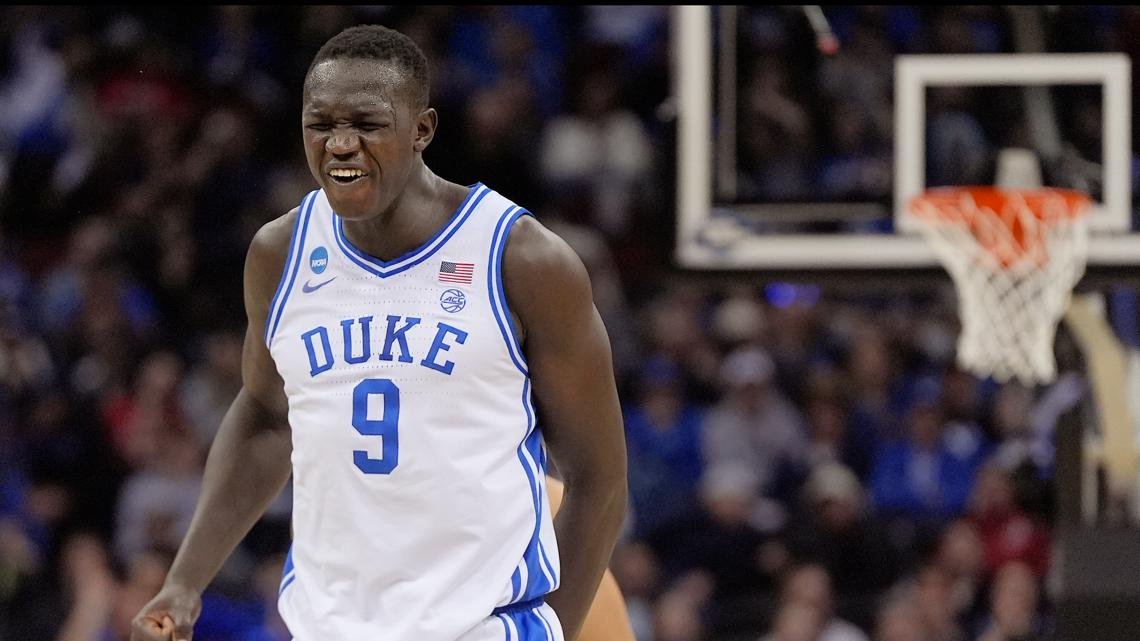 Phoenix Suns draft Khaman Maluach with No. 10 pick in NBA Draft, trade for Mark Williams