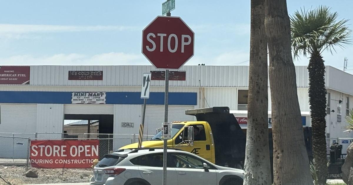 Should Lake Havasu City add bike lanes or striping to Acoma?
