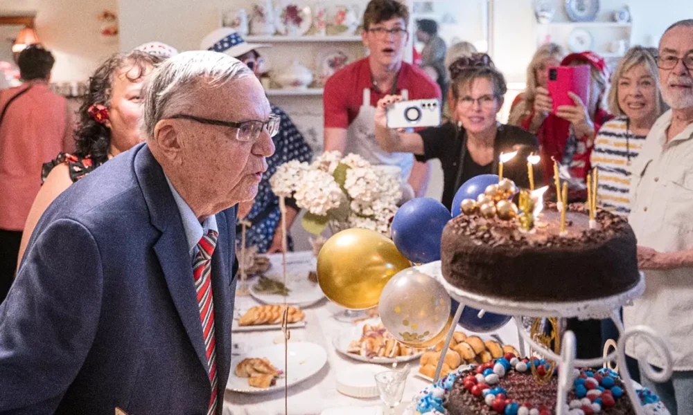 Arizona's infamous Joe Arpaio celebrates birthday with serial murderer