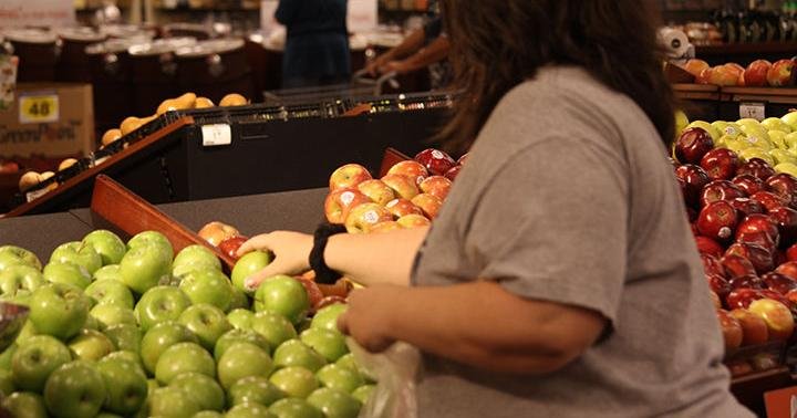 Gallego demands Kroger respond to grocery overcharging investigation involving outdated discount tags