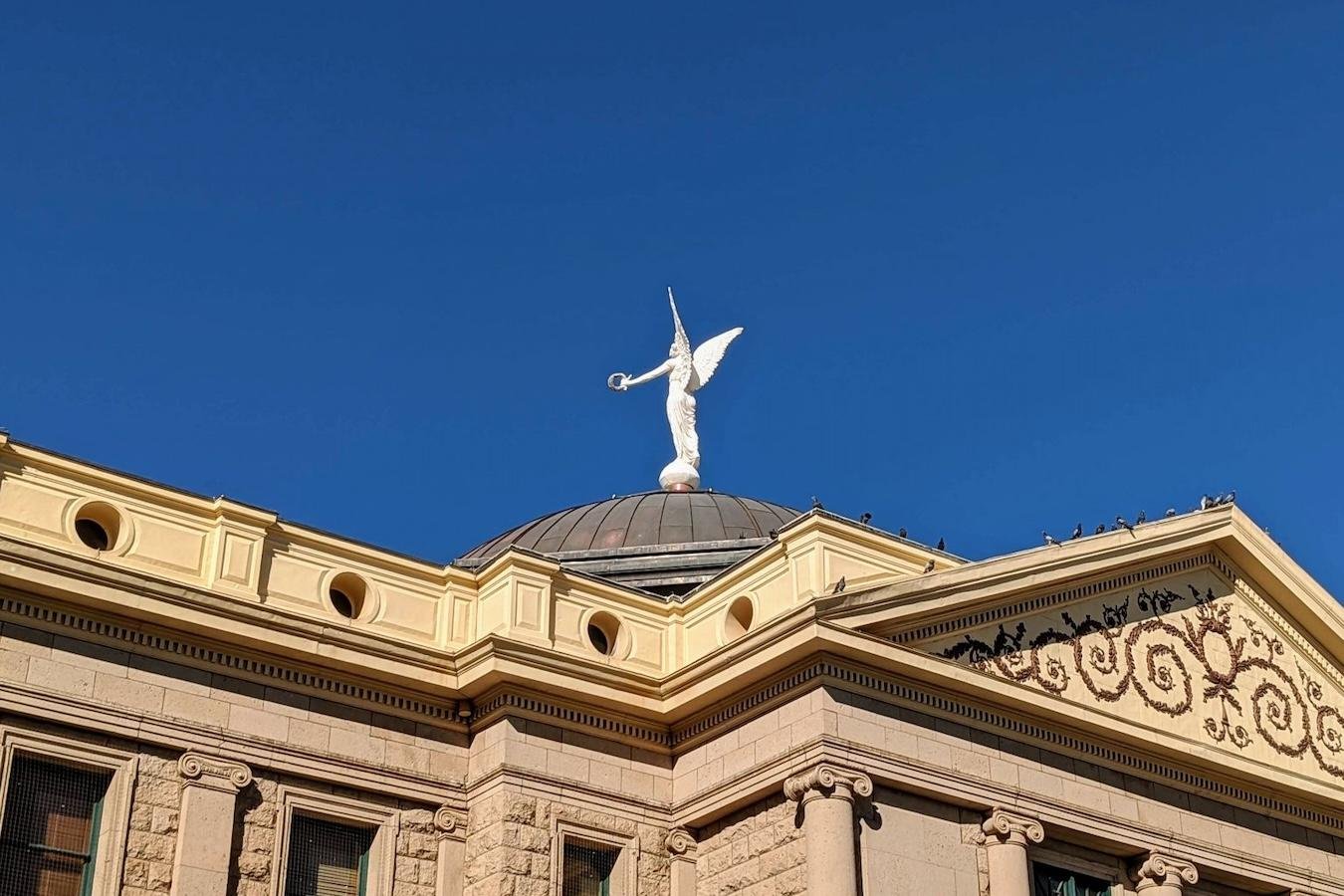 Hobbs signs Arizona budget averting shutdown after House GOP holdout ends